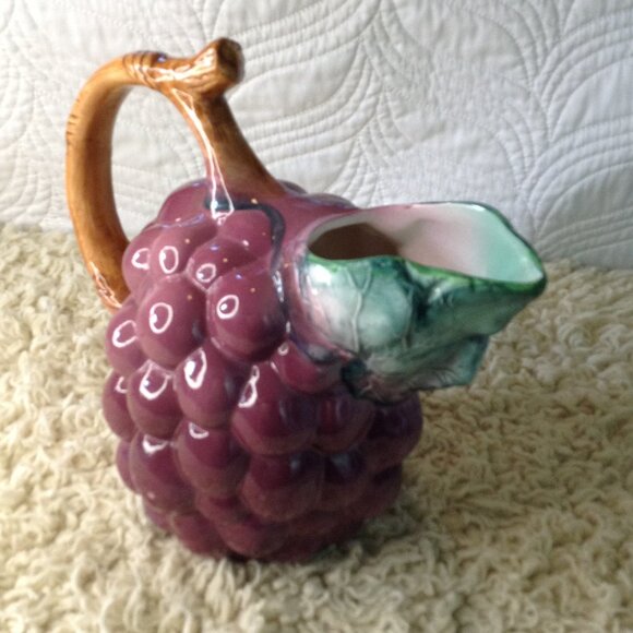 VTG Grape Cluster Majolica Handled pitcher, Poss. Italian Made, Collectible - Picture 2 of 5